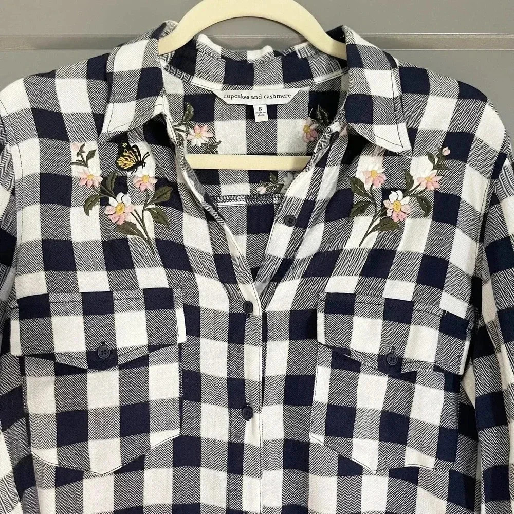 Cupcakes And Cashmere Check Floral Embroidery Collared Button Down Shirt Small - Picture 4 of 11